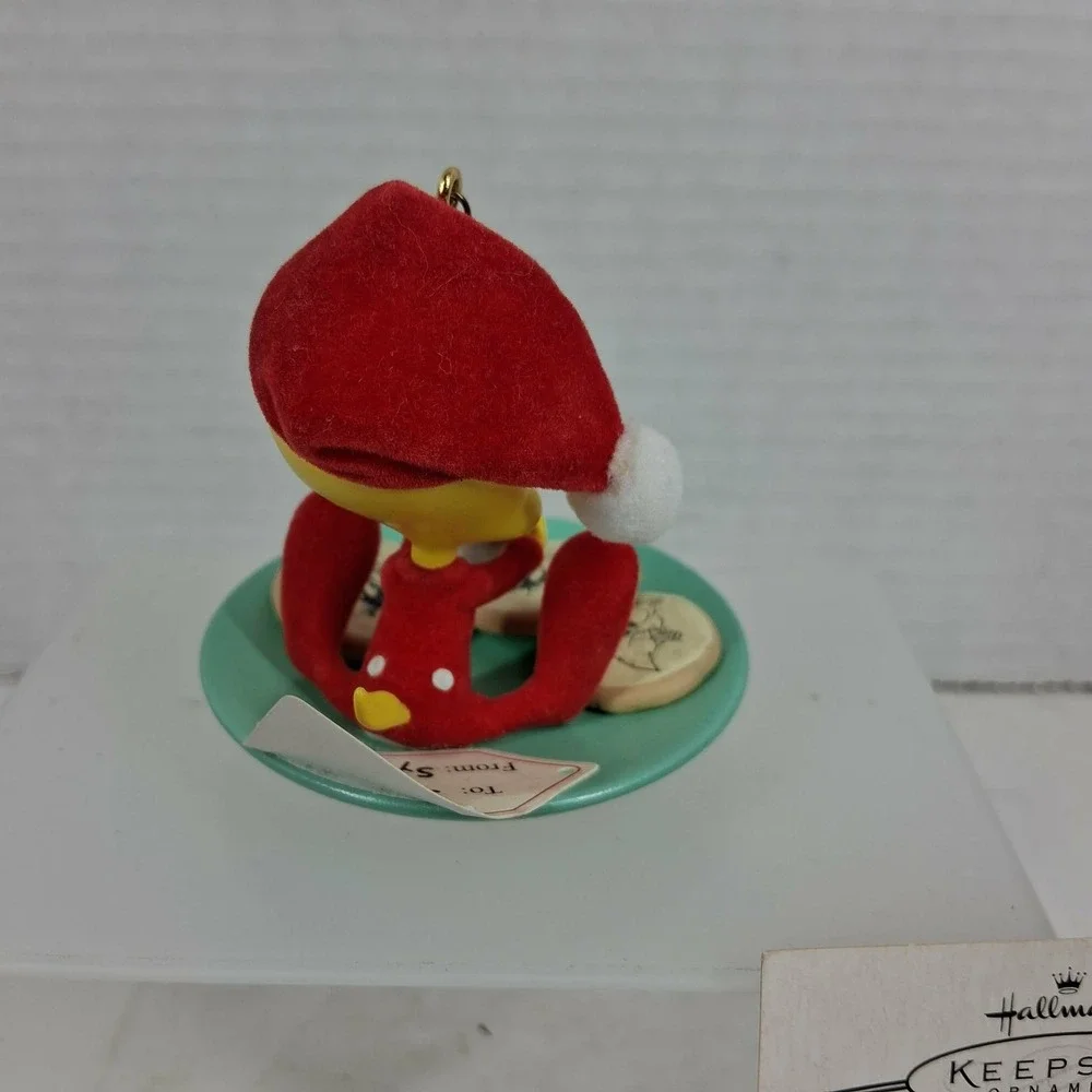 Hallmark Keepsake 2004 Looney Tunes Tweety Christmas Eve Snack Ornament with Box